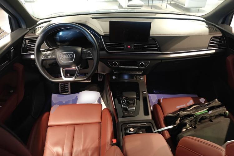 Used Audi Q5L 2025 quattro 45th Anniversary Edition 40 TFSI Luxury Dynamic Model Center Console