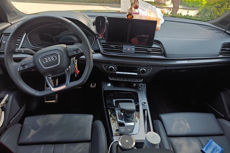 Used Audi Q5L 2025 quattro 45th Anniversary Edition 45 TFSI Luxury Dynamic Model Center Console