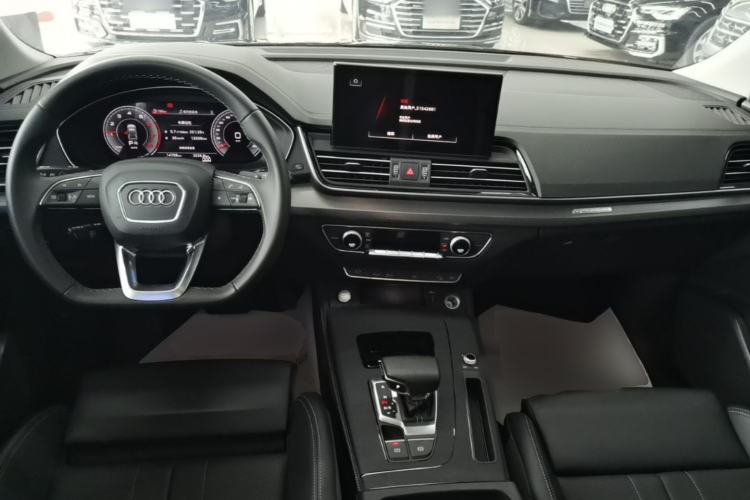 Used Audi Q5L 2025 quattro 45th Anniversary Edition 40 TFSI Sporty and Dynamic Model Center Console