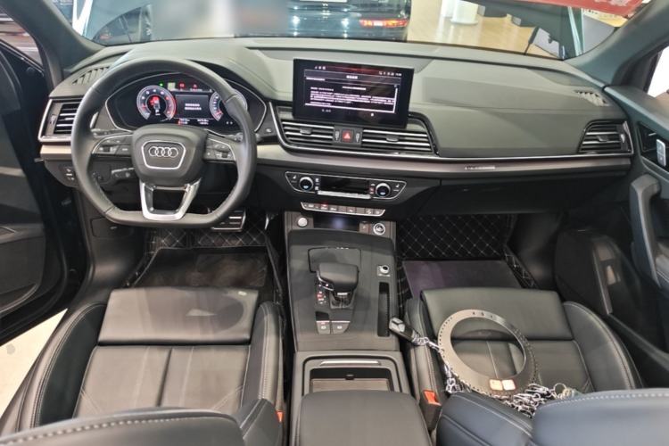 Used Audi Q5L 2025 quattro 45th Anniversary Edition 40 TFSI Luxury Dynamic Model Center Console