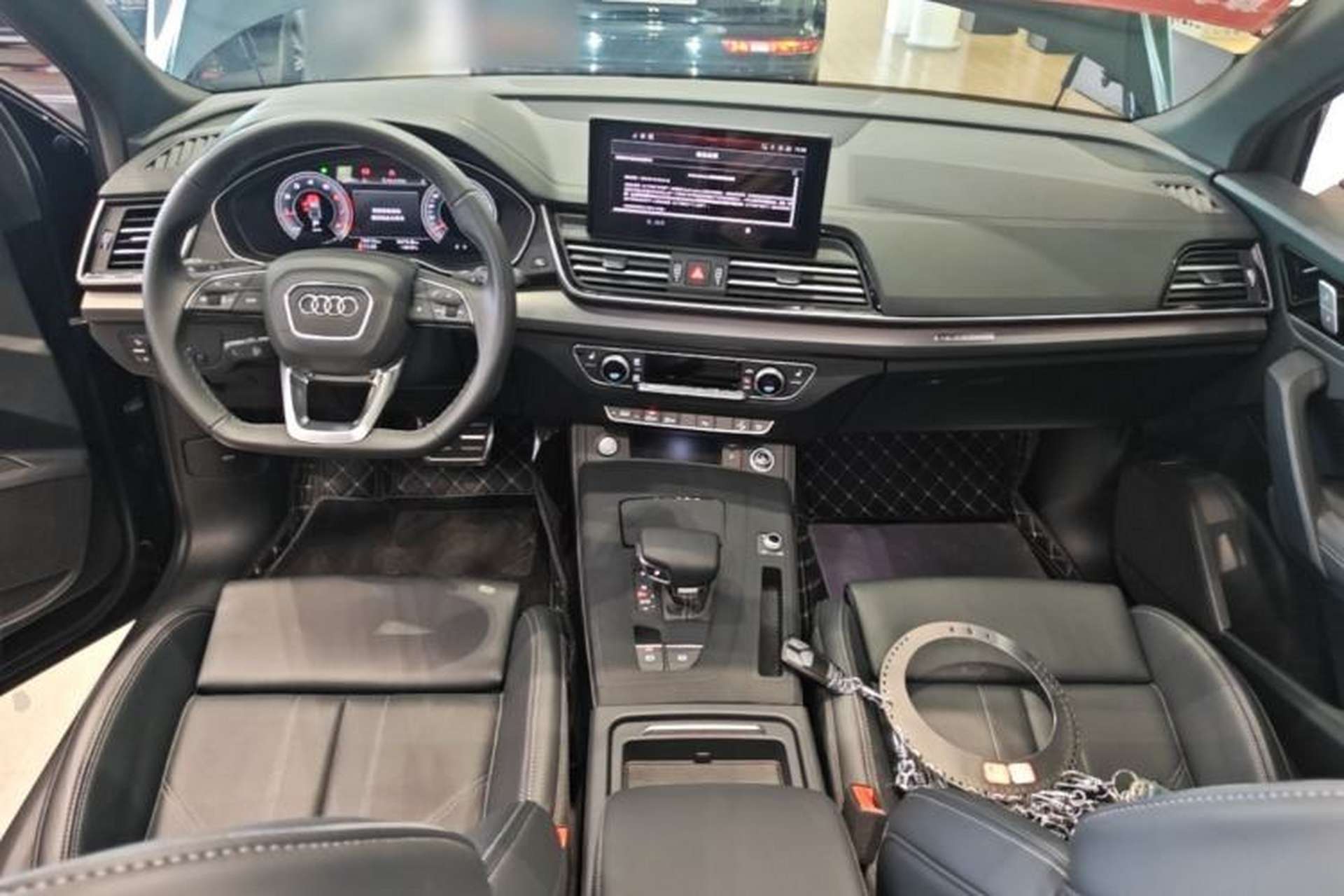 Used Audi Q5L 2025 quattro 45th Anniversary Edition 40 TFSI Luxury Dynamic Model Center Console