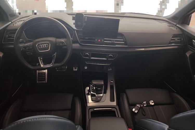 Used Audi Q5L 2025 quattro 45th Anniversary Edition 45 TFSI Luxury Dynamic Model Center Console
