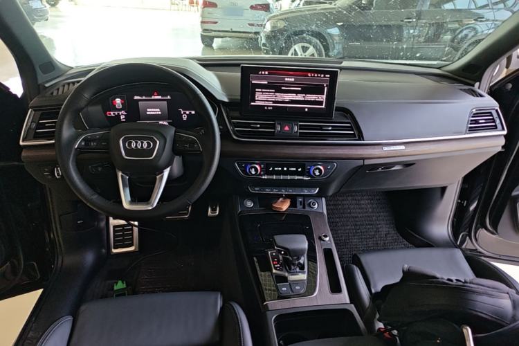 Used Audi Q5L 2025 quattro 45th Anniversary Edition 45 TFSI Prestige Dynamic Model Center Console