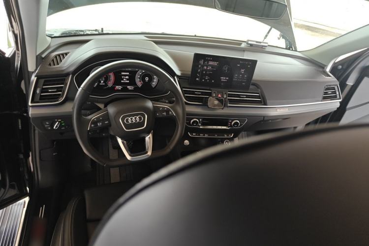Used Audi Q5L 2025 quattro 45th Anniversary Edition 40 TFSI Sporty and Dynamic Model Center Console