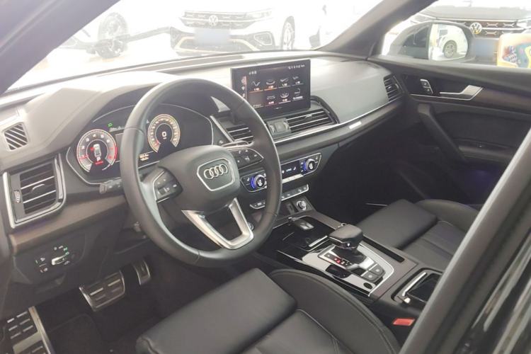 Used Audi Q5L 2025 quattro 45th Anniversary Edition 45 TFSI Prestige Dynamic Model Center Console