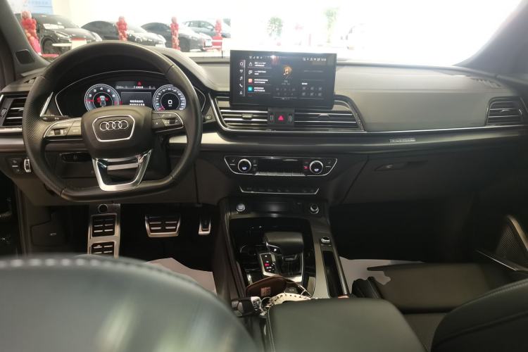 Used Audi Q5L 2025 quattro 45th Anniversary Edition 45 TFSI Luxury Dynamic Model Center Console