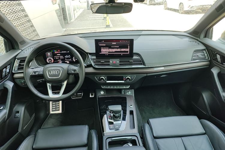 Used Audi Q5L 2025 quattro 45th Anniversary Edition 45 TFSI Prestige Dynamic Model Center Console