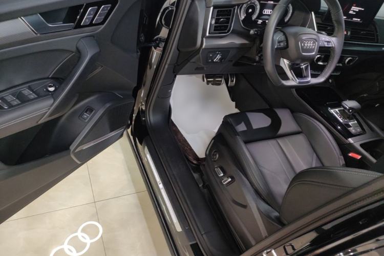 Used Audi Q5L 2025 quattro 45th Anniversary Edition 45 TFSI Luxury Dynamic Model Driver Seat