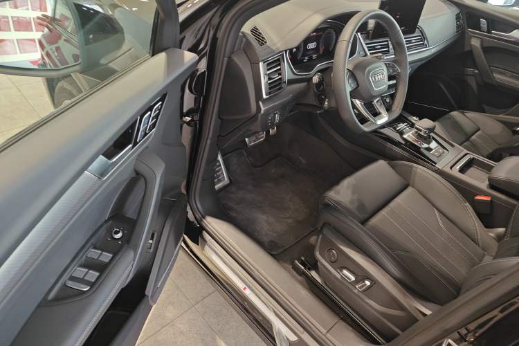 Used Audi Q5L 2025 quattro 45th Anniversary Edition 45 TFSI Luxury Dynamic Model Driver Seat