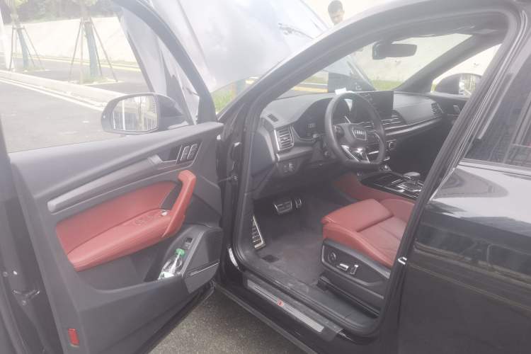Used Audi Q5L 2025 quattro 45th Anniversary Edition 45 TFSI Luxury Dynamic Model Driver Seat