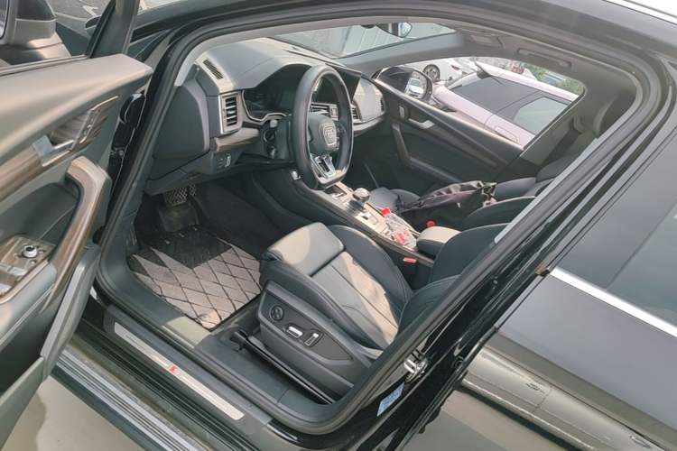 Used Audi Q5L 2025 40 TFSI Fashionable and Dynamic Edition Driver Seat
