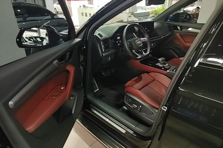 Used Audi Q5L 2025 40 TFSI Luxury Dynamic Edition Driver Seat