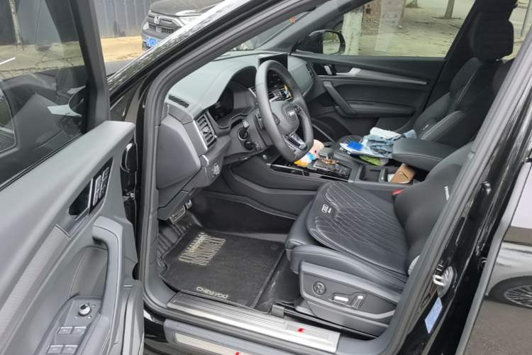 Used Audi Q5L 2025 quattro 45th Anniversary Edition 45 TFSI Luxury Dynamic Model Driver Seat
