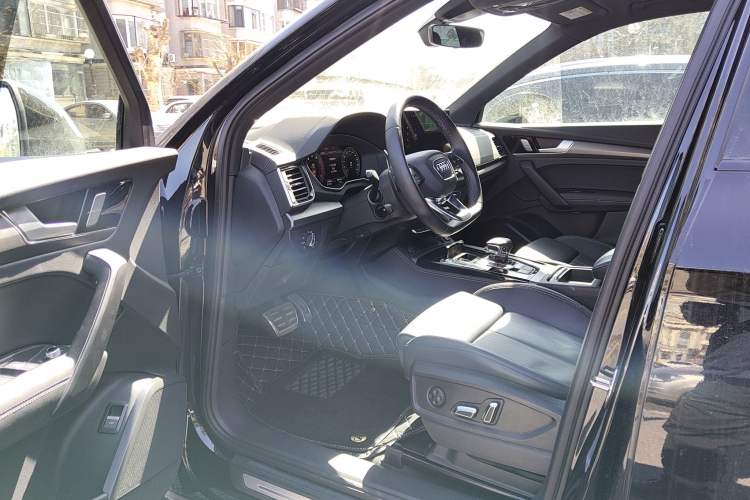Used Audi Q5L 2025 40 TFSI Luxury Dynamic Edition Driver Seat
