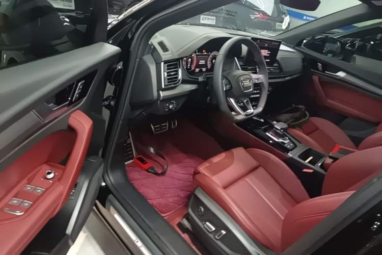 Used Audi Q5L 2025 quattro 45th Anniversary Edition 40 TFSI Luxury Dynamic Model Driver Seat
