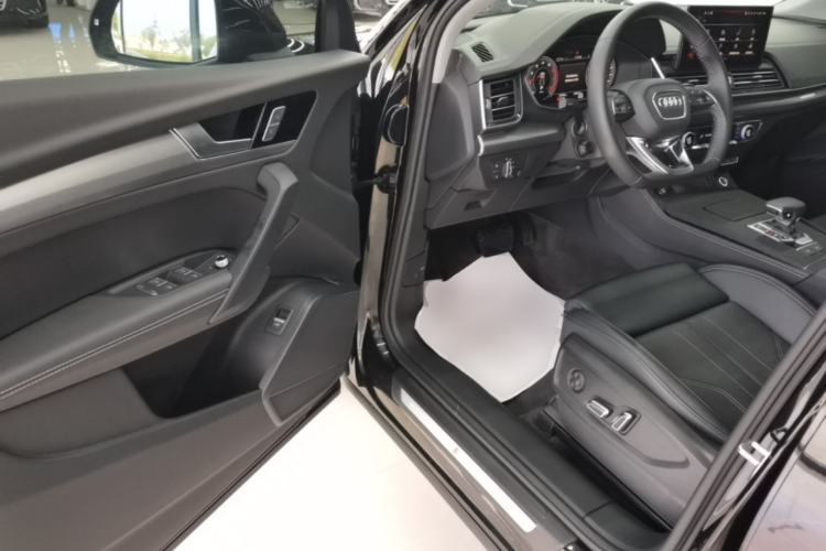 Used Audi Q5L 2025 quattro 45th Anniversary Edition 40 TFSI Sporty and Dynamic Model Driver Seat
