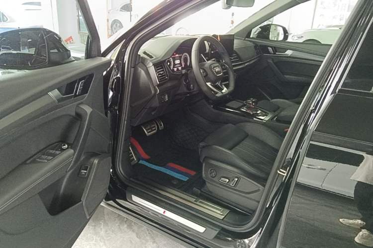 Used Audi Q5L 2025 40 TFSI Luxury Dynamic Edition Driver Seat