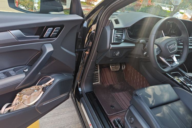 Used Audi Q5L 2025 quattro 45th Anniversary Edition 45 TFSI Luxury Dynamic Model Driver Seat