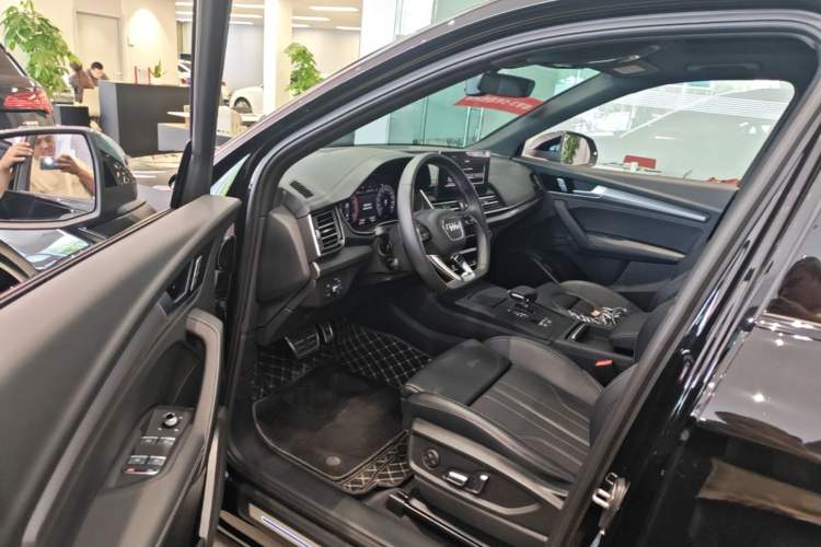 Used Audi Q5L 2025 quattro 45th Anniversary Edition 40 TFSI Luxury Dynamic Model Driver Seat