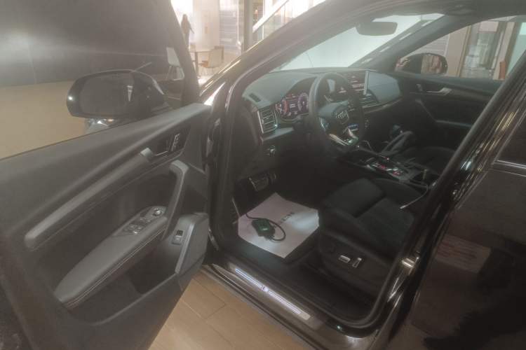 Used Audi Q5L 2025 quattro 45th Anniversary Edition 40 TFSI Luxury Dynamic Model Driver Seat