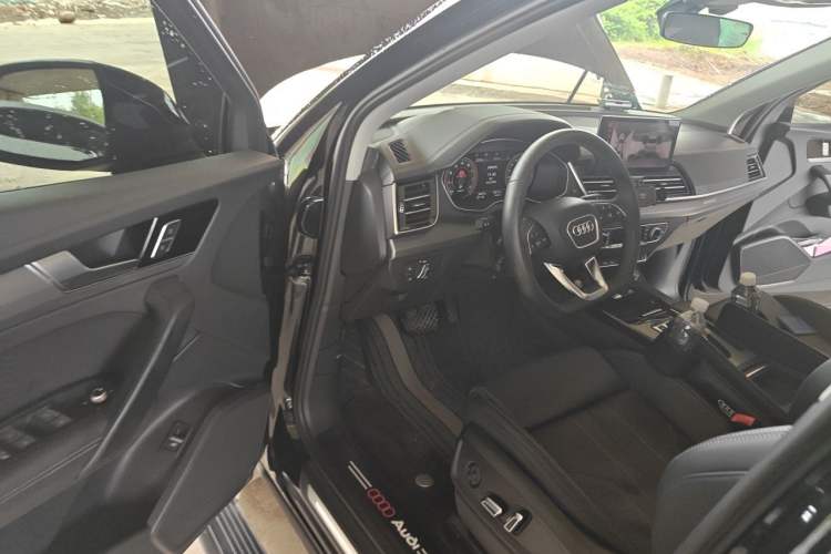 Used Audi Q5L 2025 quattro 45th Anniversary Edition 40 TFSI Sporty and Dynamic Model Driver Seat