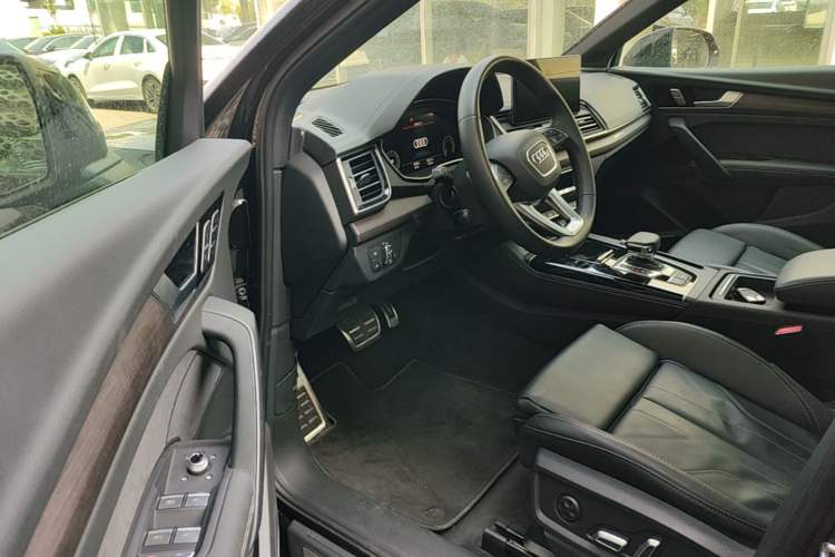 Used Audi Q5L 2025 quattro 45th Anniversary Edition 45 TFSI Prestige Dynamic Model Driver Seat