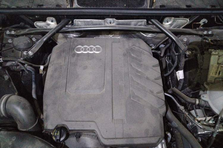 Used Audi Q5L 2025 quattro 45th Anniversary Edition 45 TFSI Luxury Dynamic Model Engine Bay