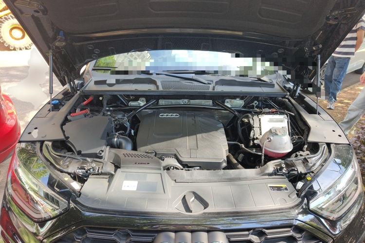 Used Audi Q5L 2025 40 TFSI Luxury Dynamic Edition Engine Bay