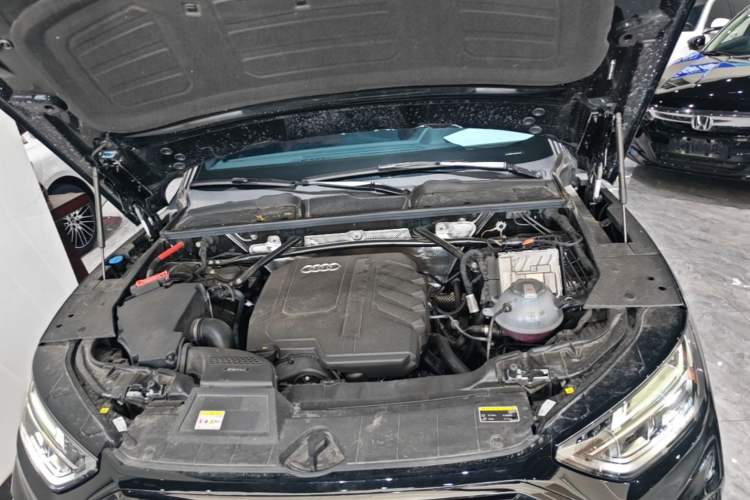 Used Audi Q5L 2025 quattro 45th Anniversary Edition 45 TFSI Luxury Dynamic Model Engine Bay
