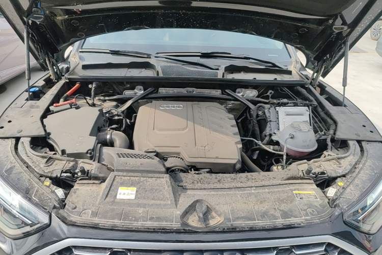 Used Audi Q5L 2025 40 TFSI Fashionable and Dynamic Edition Engine Bay