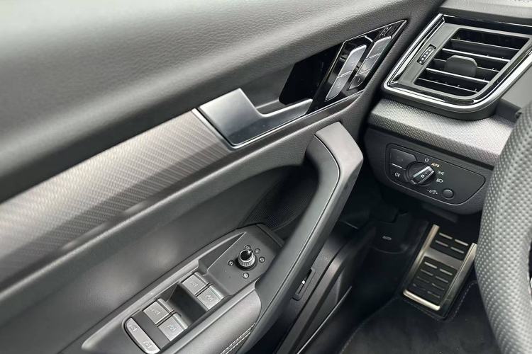 Used Audi Q5L 2025 quattro 45th Anniversary Edition 45 TFSI Luxury Dynamic Model Engine Bay