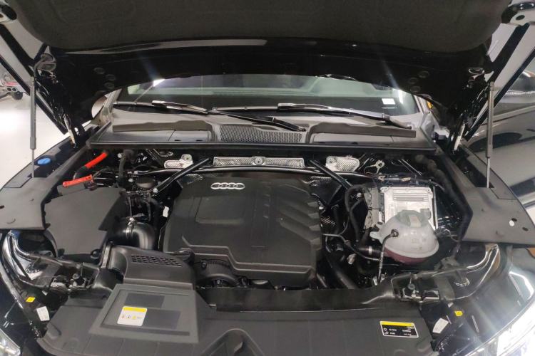 Used Audi Q5L 2025 quattro 45th Anniversary Edition 40 TFSI Sporty and Dynamic Model Engine Bay