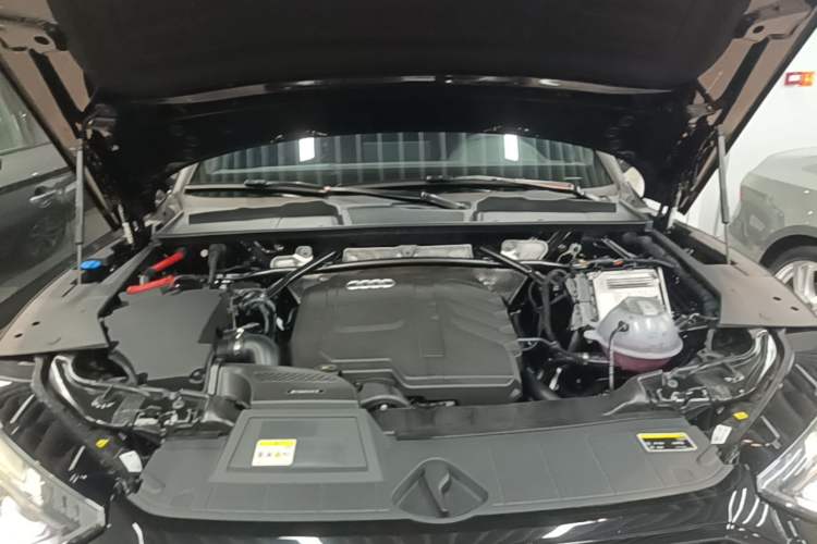 Used Audi Q5L 2025 quattro 45th Anniversary Edition 40 TFSI Luxury Dynamic Model Engine Bay