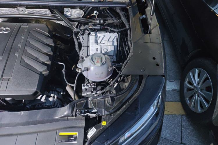 Used Audi Q5L 2025 quattro 45th Anniversary Edition 45 TFSI Luxury Dynamic Model Engine Bay Left