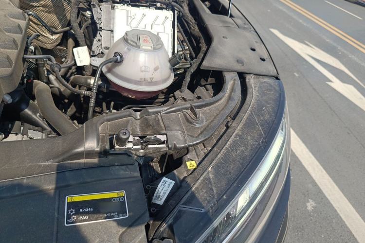 Used Audi Q5L 2025 45 TFSI Luxury Dynamic Edition Engine Bay Left
