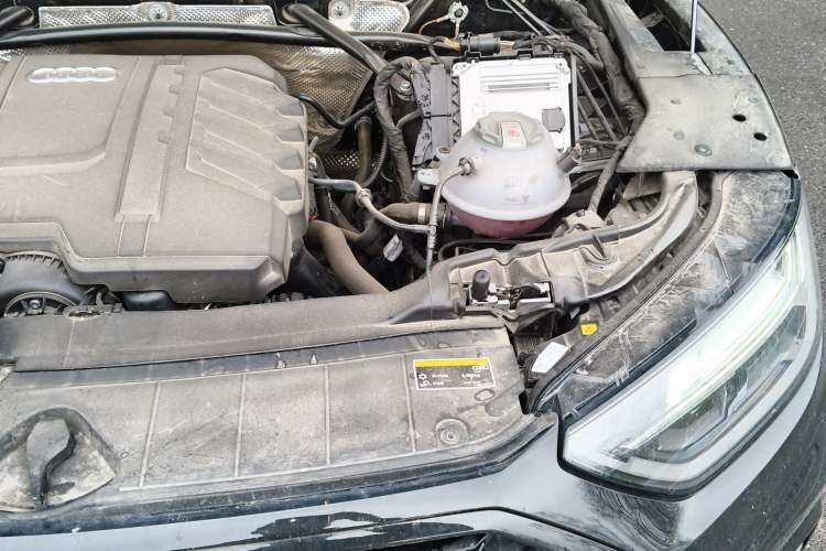 Used Audi Q5L 2025 40 TFSI Luxury Dynamic Edition Engine Bay Left