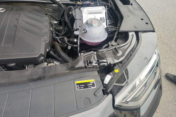 Used Audi Q5L 2025 quattro 45th Anniversary Edition 45 TFSI Luxury Dynamic Model Engine Bay Left