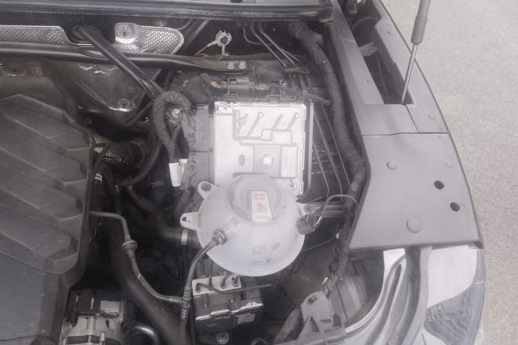 Used Audi Q5L 2025 quattro 45th Anniversary Edition 45 TFSI Luxury Dynamic Model Engine Bay Left