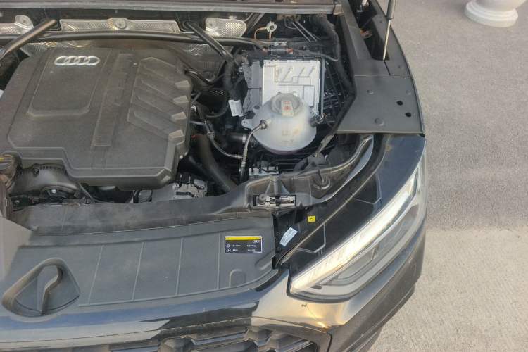 Used Audi Q5L 2025 45 TFSI Luxury Dynamic Edition Engine Bay Left