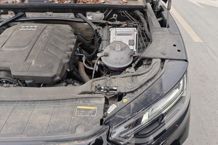 Used Audi Q5L 2025 quattro 45th Anniversary Edition 40 TFSI Sporty and Dynamic Model Engine Bay Left