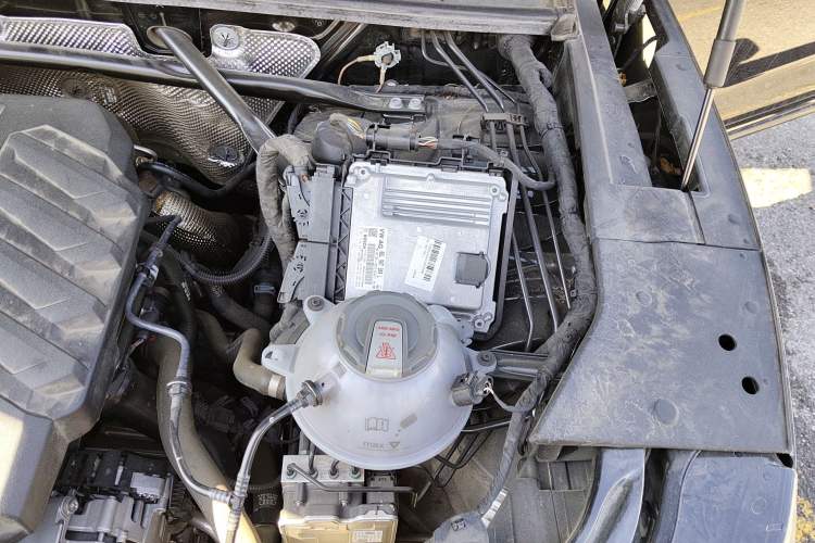 Used Audi Q5L 2025 40 TFSI Luxury Dynamic Edition Engine Bay Left