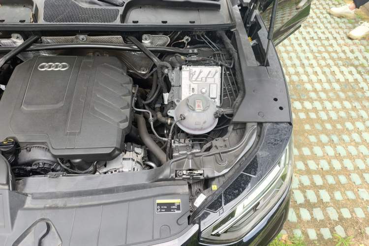 Used Audi Q5L 2025 45 TFSI Luxury Dynamic Edition Engine Bay Left