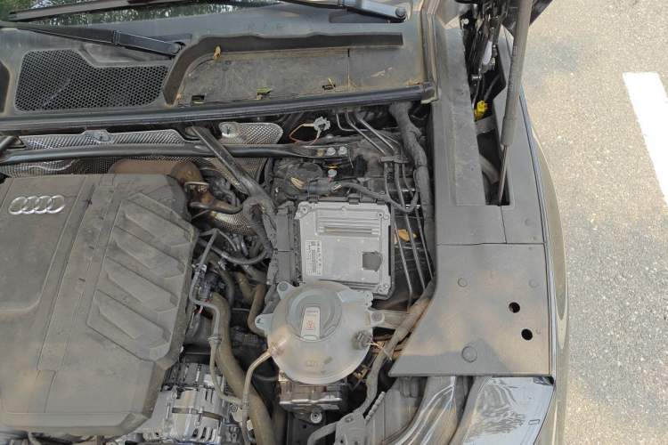 Used Audi Q5L 2025 40 TFSI Luxury Dynamic Edition Engine Bay Left