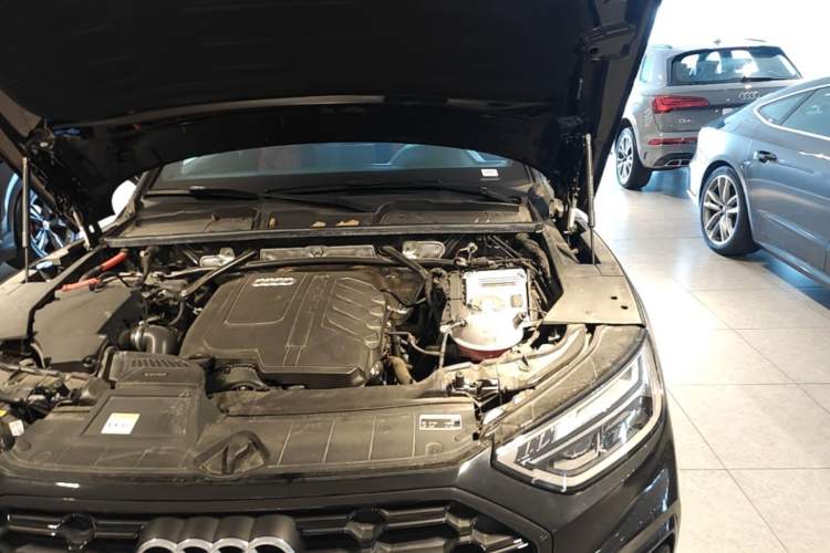 Used Audi Q5L 2025 quattro 45th Anniversary Edition 40 TFSI Luxury Dynamic Model Engine Bay Left