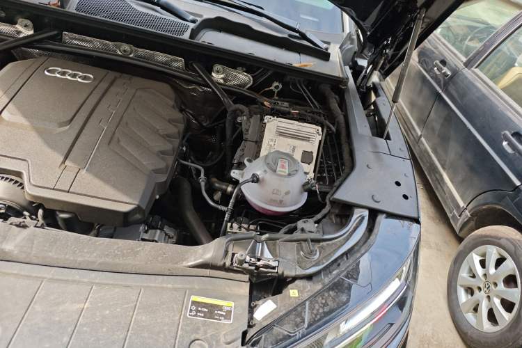 Used Audi Q5L 2025 40 TFSI Luxury Dynamic Edition Engine Bay Left