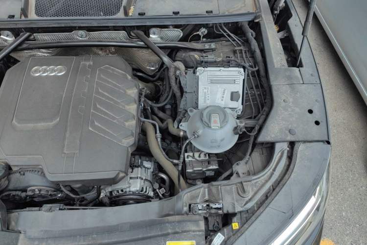 Used Audi Q5L 2025 40 TFSI Luxury Dynamic Edition Engine Bay Left