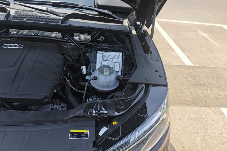 Used Audi Q5L 2025 45 TFSI Luxury Dynamic Edition Engine Bay Left