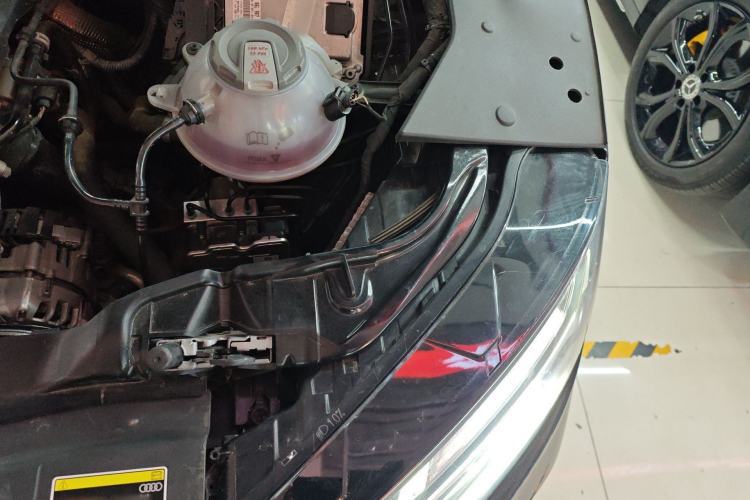 Used Audi Q5L 2025 40 TFSI Luxury Dynamic Edition Engine Bay Left