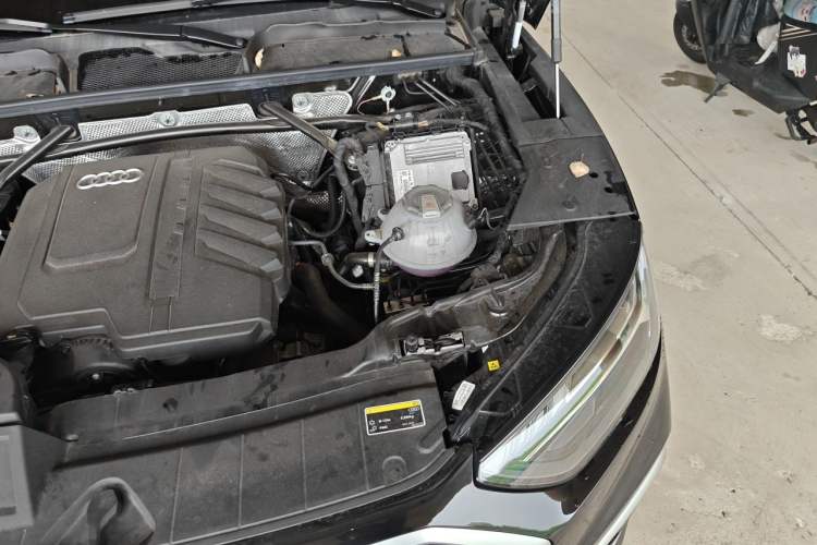 Used Audi Q5L 2025 quattro 45th Anniversary Edition 40 TFSI Sporty and Dynamic Model Engine Bay Left