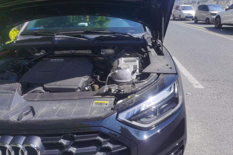 Used Audi Q5L 2025 40 TFSI Luxury Dynamic Edition Engine Bay Left